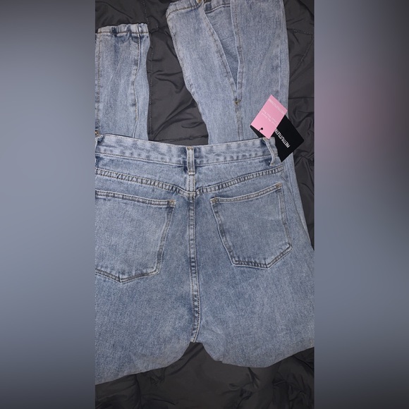 Never worn medium wash jeans with slits on bottom - Picture 2 of 2